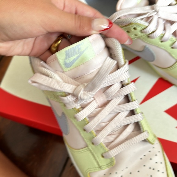 Nike Dunks In Pastel - Picture 4 of 7